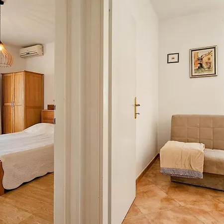 Viviana Brown Novigrad Istria