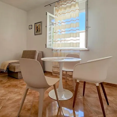 Viviana Brown Novigrad Istria